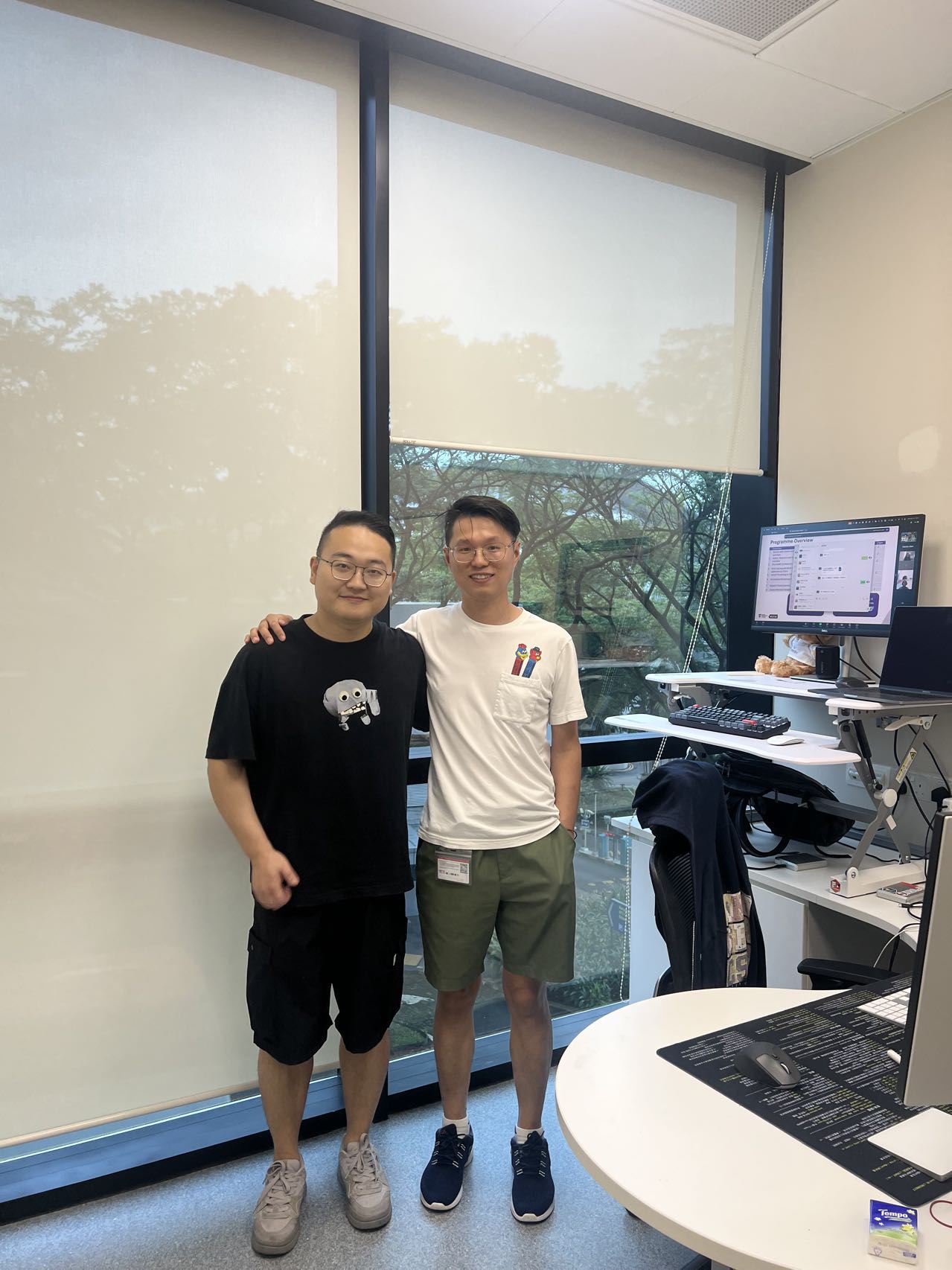 Jingxiang's arrival at the lab